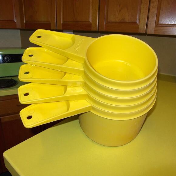 Tupperware Measuring Cups Yellow Nest Stackable Lot x5 761 762 763 764 Vintage - Picture 1 of 13